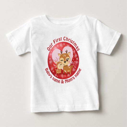 私たちの初めてのクリスマスは一緒にかわいいトナカイ ベビーTシャツ (正面)