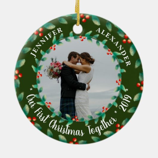 私たちの初めてのクリスマスは一緒にホリーフォト セラミックオーナメント (裏面)