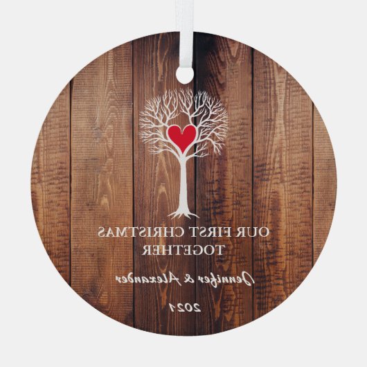 私たちの初めてのクリスマスは一緒に木の素朴な木を愛している ガラスオーナメント (裏面)