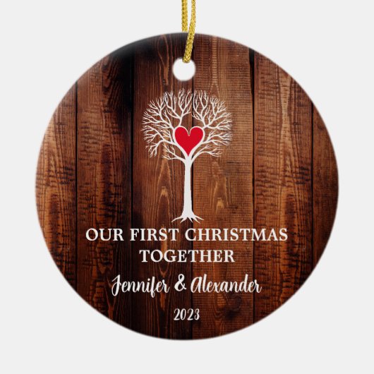 私たちの初めてのクリスマスは一緒に木の素朴な木を愛している セラミックオーナメント (正面)