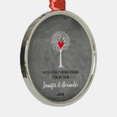 私たちの初めてのクリスマスは一緒に木の黒板を愛している メタルオーナメント (右)