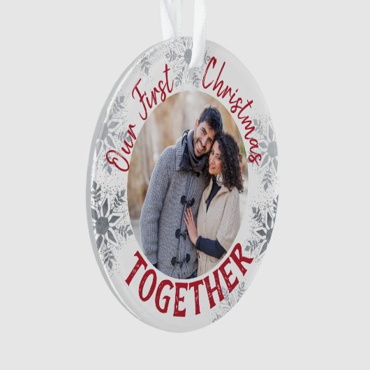 私たちの初めてのクリスマスは一緒に赤と銀の写真 オーナメント (正面)