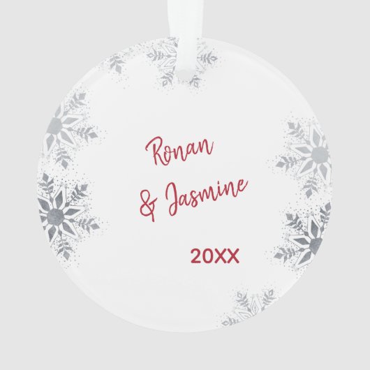 私たちの初めてのクリスマスは一緒に赤と銀の写真 オーナメント (裏面)