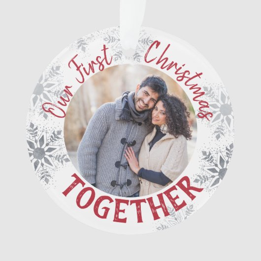 私たちの初めてのクリスマスは一緒に赤と銀の写真 オーナメント (正面)