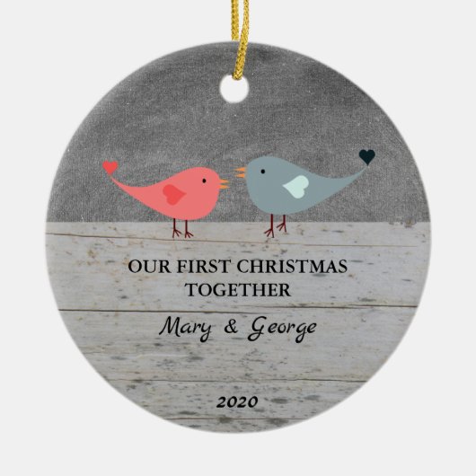 私たちの初めてのクリスマスは一緒に鳥の木を愛している セラミックオーナメント (正面)