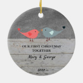 私たちの初めてのクリスマスは一緒に鳥の木を愛している セラミックオーナメント (裏面)