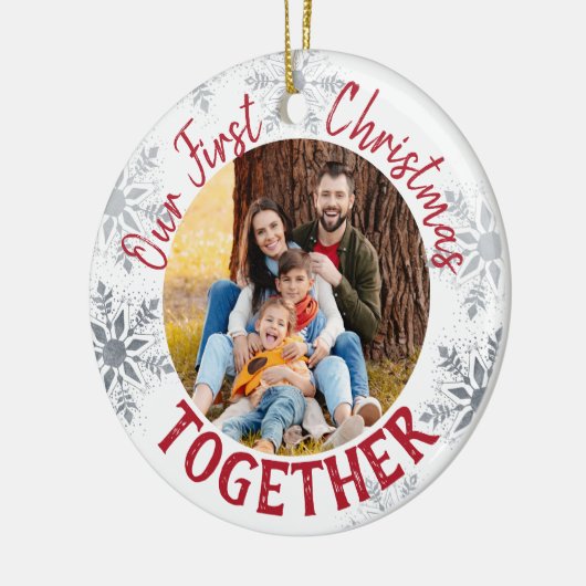 私たちの初めてのクリスマスは一緒に。カスタム写真 – 赤 セラミックオーナメント (左)