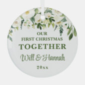 私たちの初めてのクリスマスは一緒パーソナライズされたにカップル ガラスオーナメント (正面)
