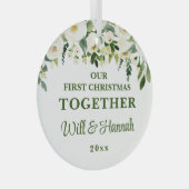 私たちの初めてのクリスマスは一緒パーソナライズされたにカップル ガラスオーナメント (正面右)