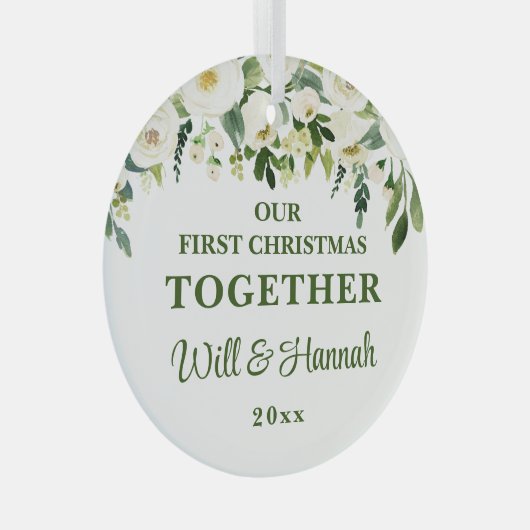 私たちの初めてのクリスマスは一緒パーソナライズされたにカップル ガラスオーナメント (正面右)