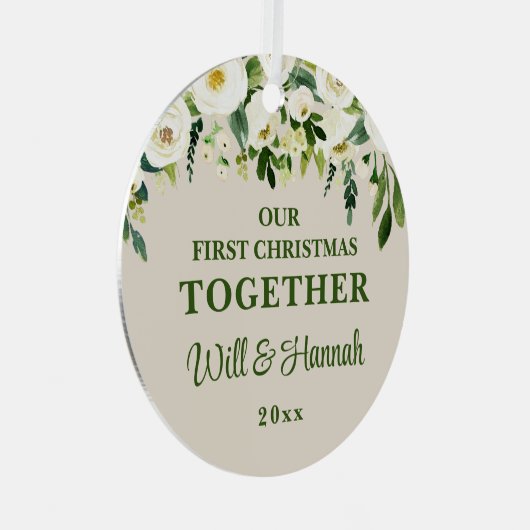 私たちの初めてのクリスマスは一緒パーソナライズされたにカップル メタルオーナメント (正面右)