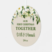 私たちの初めてのクリスマスは一緒パーソナライズされたにカップル メタルオーナメント (正面左)