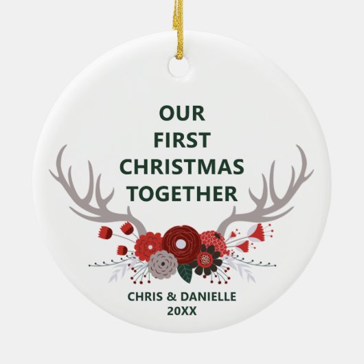 私たちの初めてのクリスマスは一緒パーソナライズされた〔雄ジカの〕枝角 セラミックオーナメント (裏面)