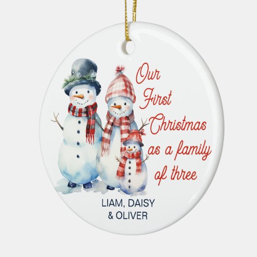 私たちの初めてのクリスマスは三つの雪だるまの家族として セラミックオーナメント (左)