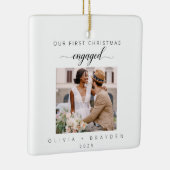 私たちの初めてのクリスマスは婚約した写真ミニマル主義者 セラミックオーナメント (右)