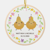 私たちの初めてのクリスマスは完璧な梨のカップル セラミックオーナメント (正面)