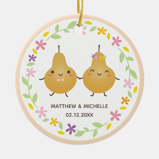 私たちの初めてのクリスマスは完璧な梨のカップル セラミックオーナメント (正面)