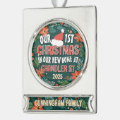 私たちの初めてのクリスマスは新しいホームはっきりしたリース シルバープレートバナーオーナメント (左)