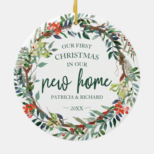 私たちの初めてのクリスマスは新しいホーム素朴リース セラミックオーナメント (裏面)