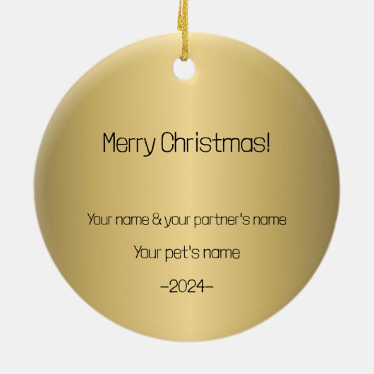 私たちの初めてのクリスマスは新しいホーム金ゴールド セラミックオーナメント (裏面)