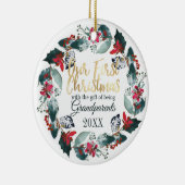 私たちの初めてのクリスマスは祖父母として赤フローラ セラミックオーナメント (右)