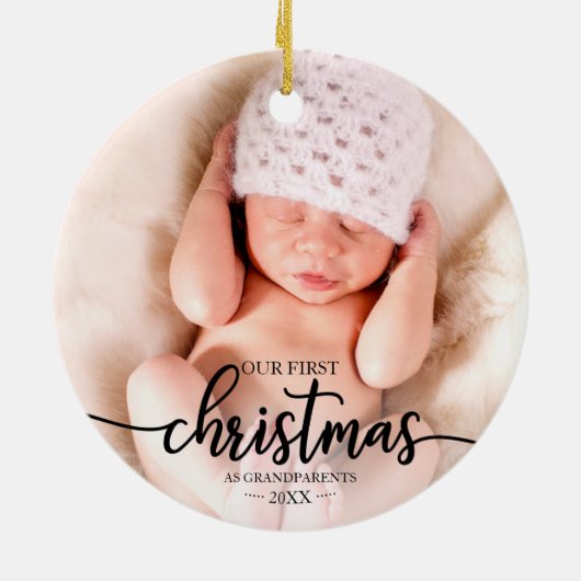 私たちの初めてのクリスマスは祖父母のエレガント写真 セラミックオーナメント (裏面)