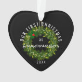 私たちの初めてのクリスマスは祖父母のモダンカスタム オーナメント (裏面)