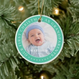 私たちの初めてのクリスマスは祖父母のモダンシンプル セラミックオーナメント