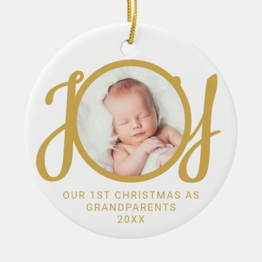 私たちの初めてのクリスマスは祖父母の写真金ゴールド セラミックオーナメント (正面)