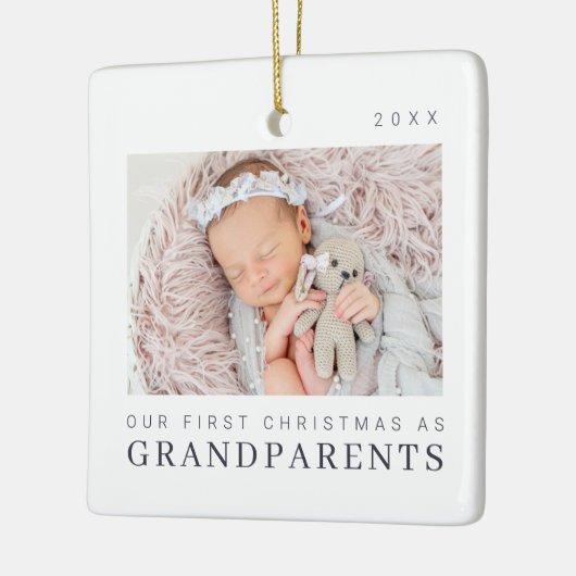 私たちの初めてのクリスマスは祖父母シックモダンとして セラミックオーナメント (左)