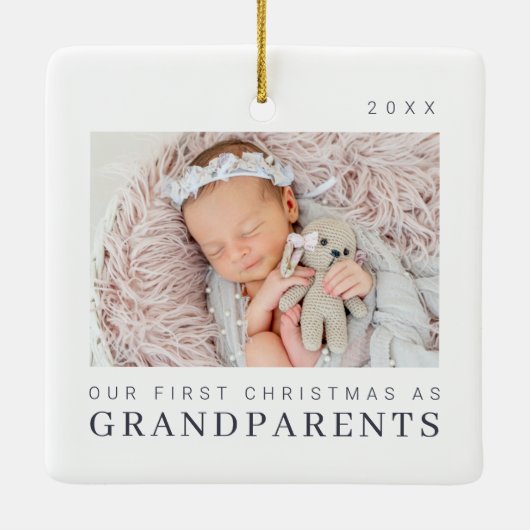 私たちの初めてのクリスマスは祖父母シックモダンとして セラミックオーナメント (裏面)