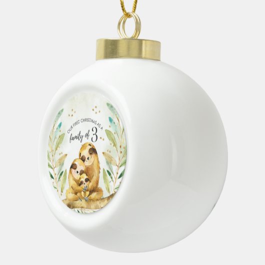 私たちの初めてのクリスマスは3つのナマケモノの家族として セラミックボールオーナメント (右)