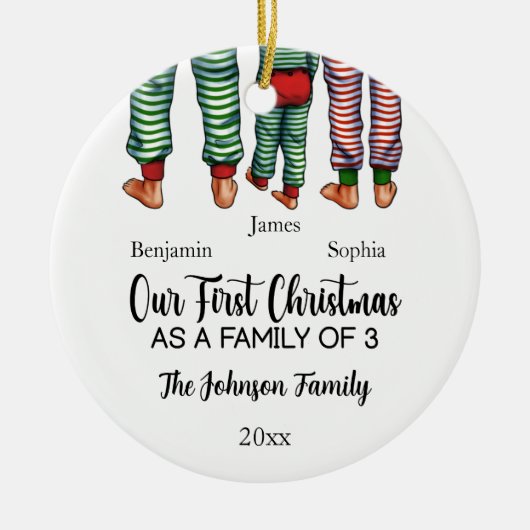 私たちの初めてのクリスマスは3つの名前をカスタムするの家族 セラミックオーナメント (正面)
