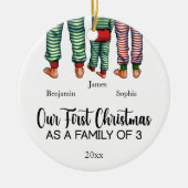 私たちの初めてのクリスマスは3つの名前をカスタムするの家族 セラミックオーナメント (正面)