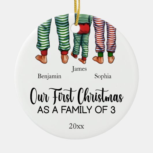 私たちの初めてのクリスマスは3つの名前をカスタムするの家族 セラミックオーナメント (正面)