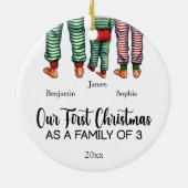 私たちの初めてのクリスマスは3つの名前をカスタムするの家族 セラミックオーナメント (裏面)