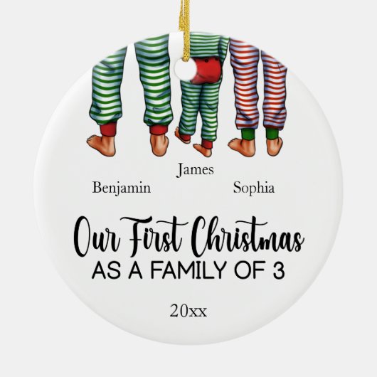 私たちの初めてのクリスマスは3つの名前をカスタムするの家族 セラミックオーナメント (裏面)