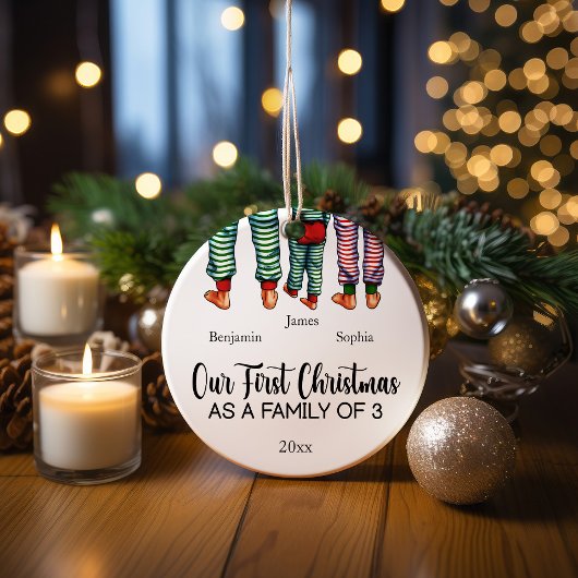 私たちの初めてのクリスマスは3つの名前をカスタムするの家族 セラミックオーナメント