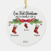 私たちの初めてのクリスマスは3つの名前をカスタムするの家族 セラミックオーナメント (正面)
