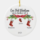 私たちの初めてのクリスマスは3つの名前をカスタムするの家族 セラミックオーナメント (裏面)