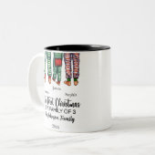 私たちの初めてのクリスマスは3つの名前をカスタムするの家族 ツートーンマグカップ (正面左)