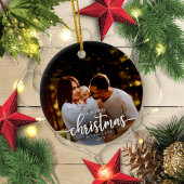 私たちの初めてのクリスマスは3つの白いスクリプトの家族として セラミックオーナメント