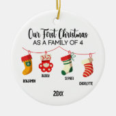 私たちの初めてのクリスマスは4つの名前をカスタムするの家族 セラミックオーナメント (正面)
