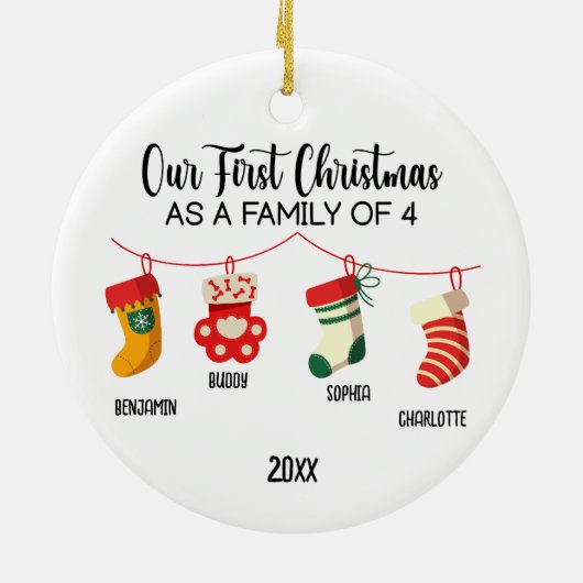 私たちの初めてのクリスマスは4つの名前をカスタムするの家族 セラミックオーナメント (裏面)