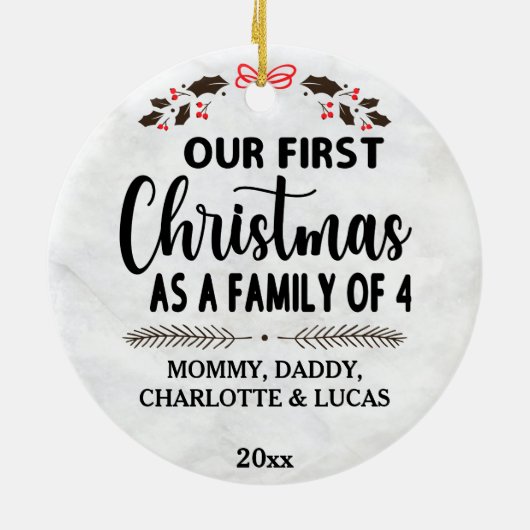 私たちの初めてのクリスマスは4つの名前をカスタムするの家族 セラミックオーナメント (裏面)