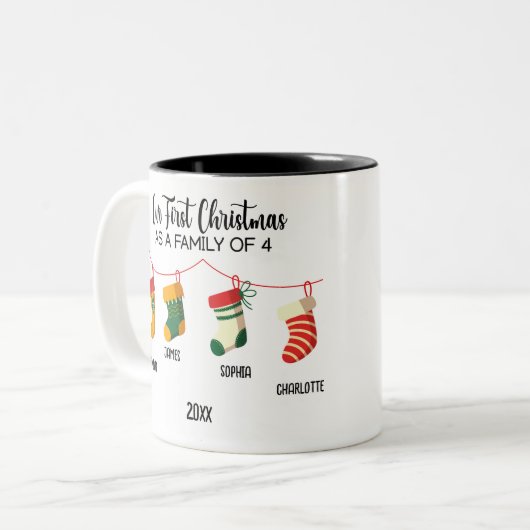 私たちの初めてのクリスマスは4つの名前をカスタムするの家族 ツートーンマグカップ (正面左)