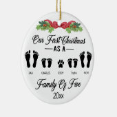 私たちの初めてのクリスマスは5つのフットプリントの家族として セラミックオーナメント (右)