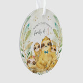 私たちの初めてのクリスマスは、4つのナマケモノの家族として オーナメント (正面)