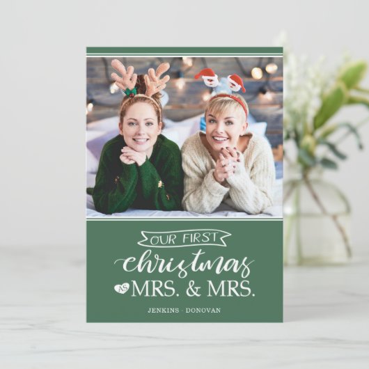 私たちの初めてのクリスマスはlgbtのミセス&ミセス・ホリデーカード シーズンカード (スタンド正面)