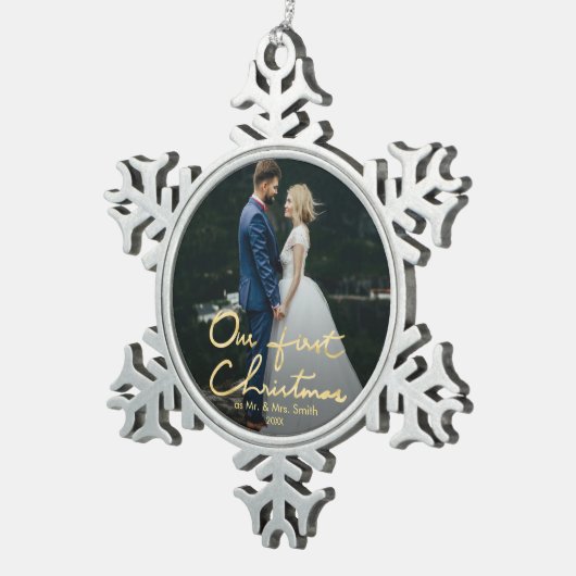 私たちの初めてのクリスマスはMr.そしてミセス | Keepsakeの写真 スノーフレークピューターオーナメント (右)